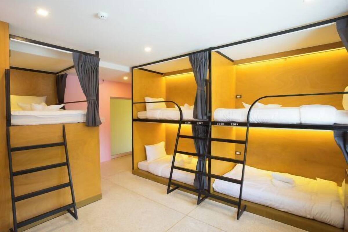 WiFi (free), bed sheets