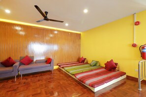 Lobby sitting area - Le Light House & Hostel (Chiang Mai)