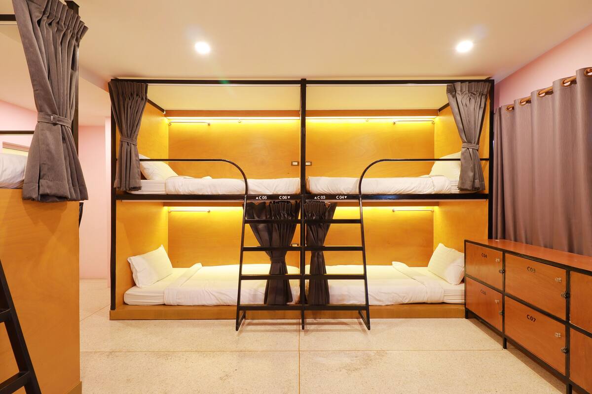 WiFi (free), bed sheets