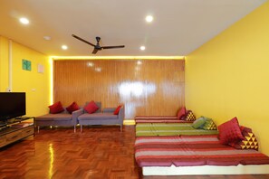 Lobby sitting area - Le Light House & Hostel (Chiang Mai)