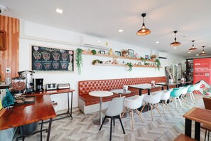 Restaurant - Le Light House & Hostel (Chiang Mai)