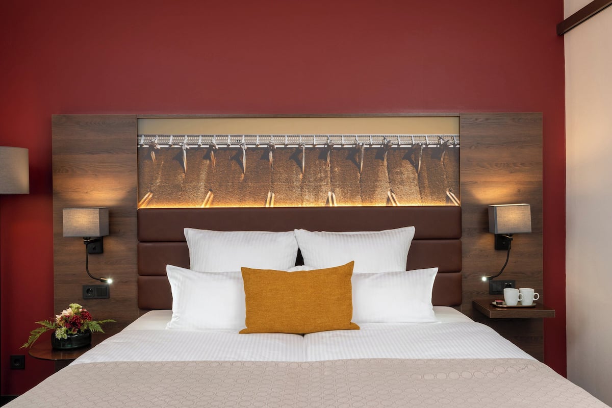 superior room | desk, soundproofing, free wifi, bed sheets