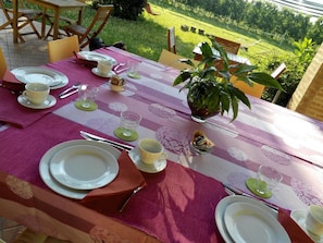 Free daily buffet breakfast