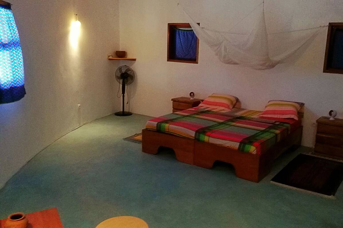 Habitación panorámica (Bleue) | Escritorio, cortinas opacas, wifi gratis y ropa de cama