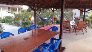 Se sirven desayunos, almuerzos y cenas (con vistas a la playa)