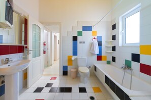 Separate tub and shower, free toiletries, hair dryer, towels