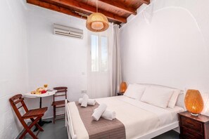 Rom – standard, spabadekar | Blendingsgardiner, wi-fi (inkludert) og sengetøy