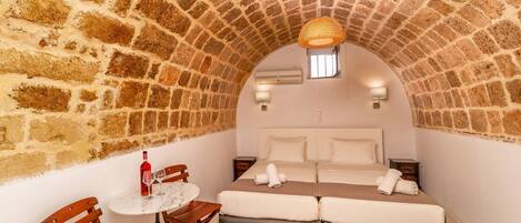 Chambre Deluxe Double ou avec lits jumeaux, bain Ă remous | Rideaux occultants, Wi-Fi gratuit, draps fournis