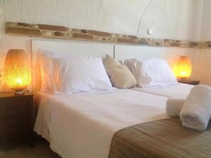 Standard Room, Hot Tub | Blackout drapes, free WiFi, bed sheets - Auberge 32 | Old Town (Rhodes)