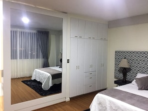 1 habitación, escritorio, tabla de planchar con plancha y wifi gratis 