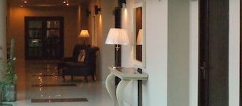 Grand Regent Hotel & Suites