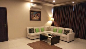 Living area - Grand Regent Hotel & Suites (Faisalabad)
