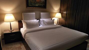 Deluxe Room | Desk, blackout curtains, rollaway beds, free WiFi