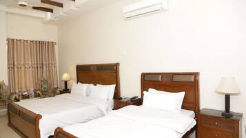 غرفة ديلوكس ثلاثية | تجهيزات عازلة للصوت