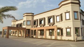 واجهة المنشأة