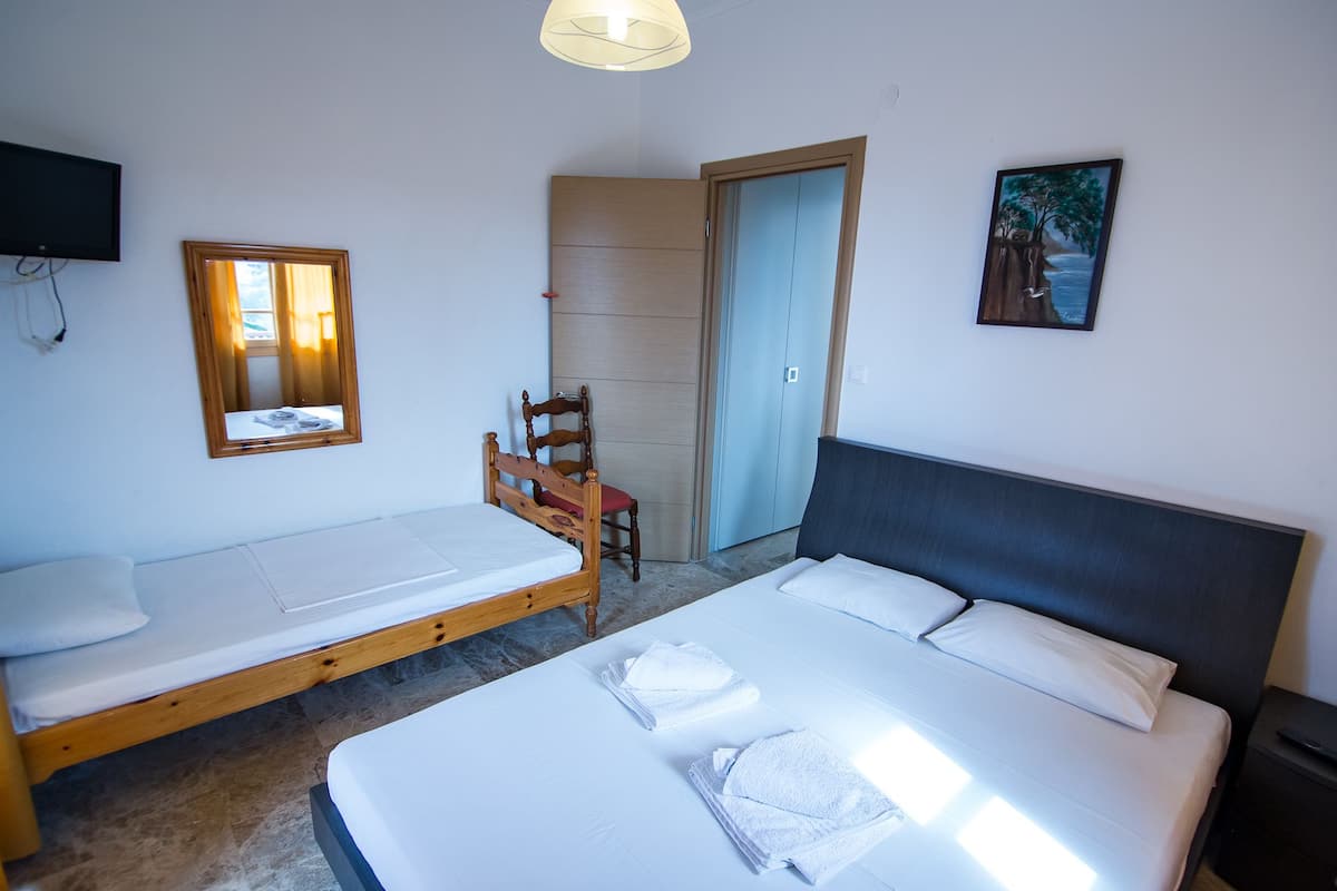 Free cots/infant beds, free WiFi, bed sheets