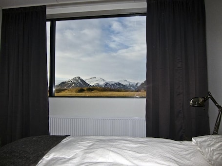 Escritorio, insonorización, wifi gratis y ropa de cama