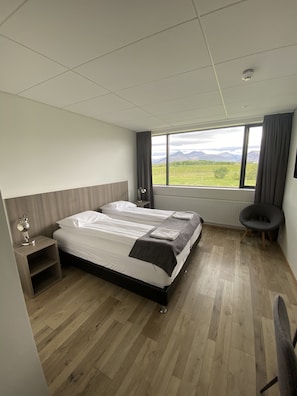 Habitación con 1 cama matrimonial o 2 individuales | Escritorio, insonorización, wifi gratis y ropa de cama