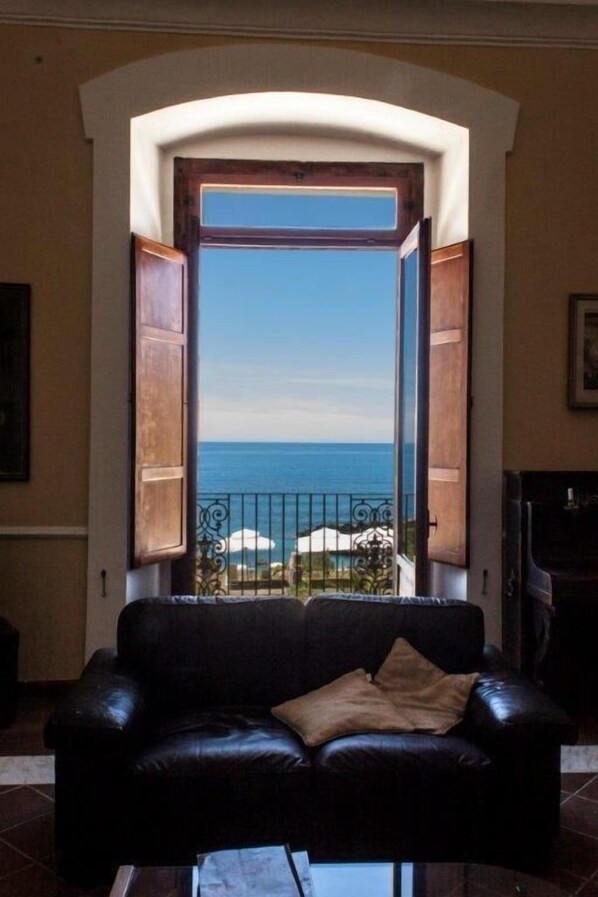 Attic | Desk, cots/infant beds