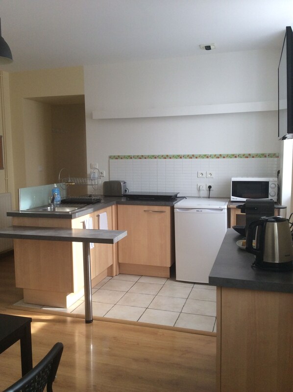 Apartamento standard | Cozinha privada | Geladeira, micro-ondas, cooktop, máquina de café expresso