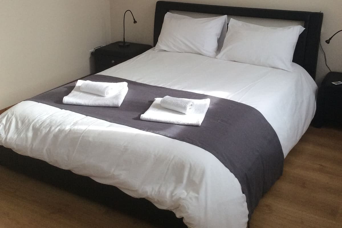 Departamento Confort, vista al parque | 1 habitación, ropa de cama de alta calidad, minibar y cortinas blackout