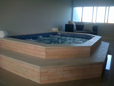 Jetted bathtub. Tucacas Beach Hotel