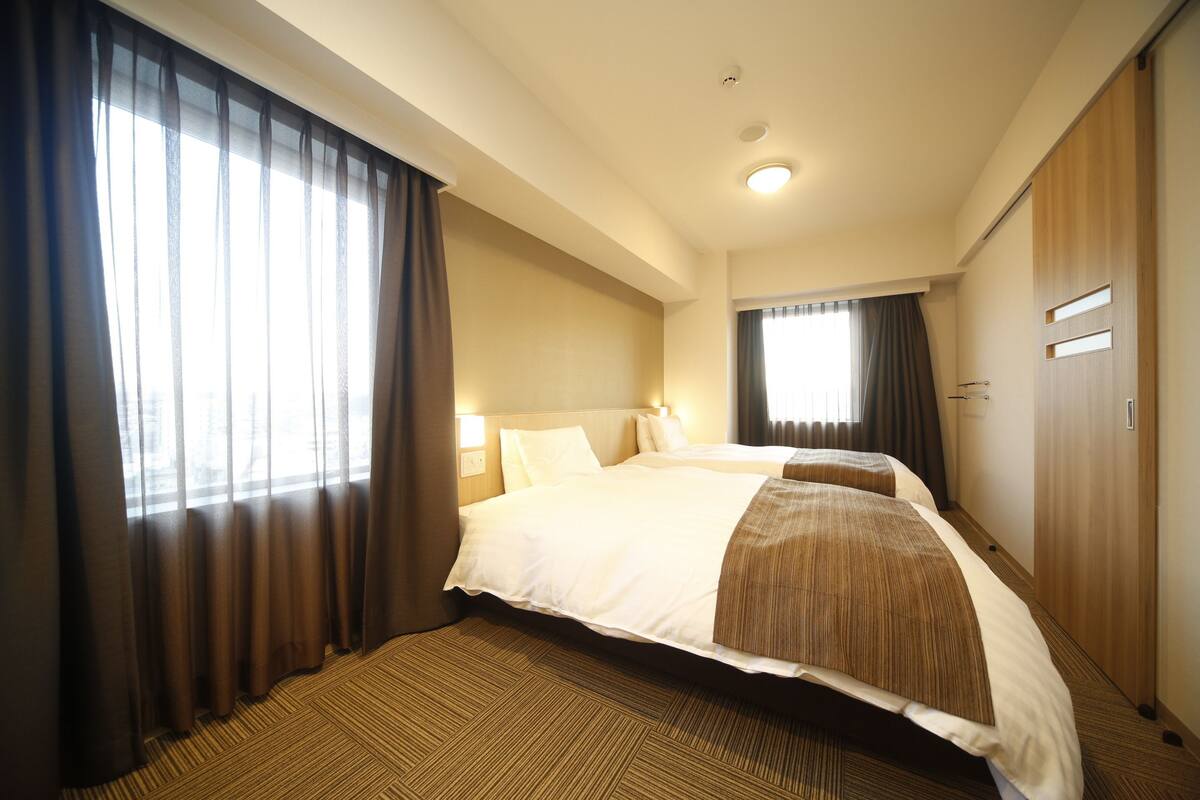 1 bedroom, in-room safe, desk, blackout curtains