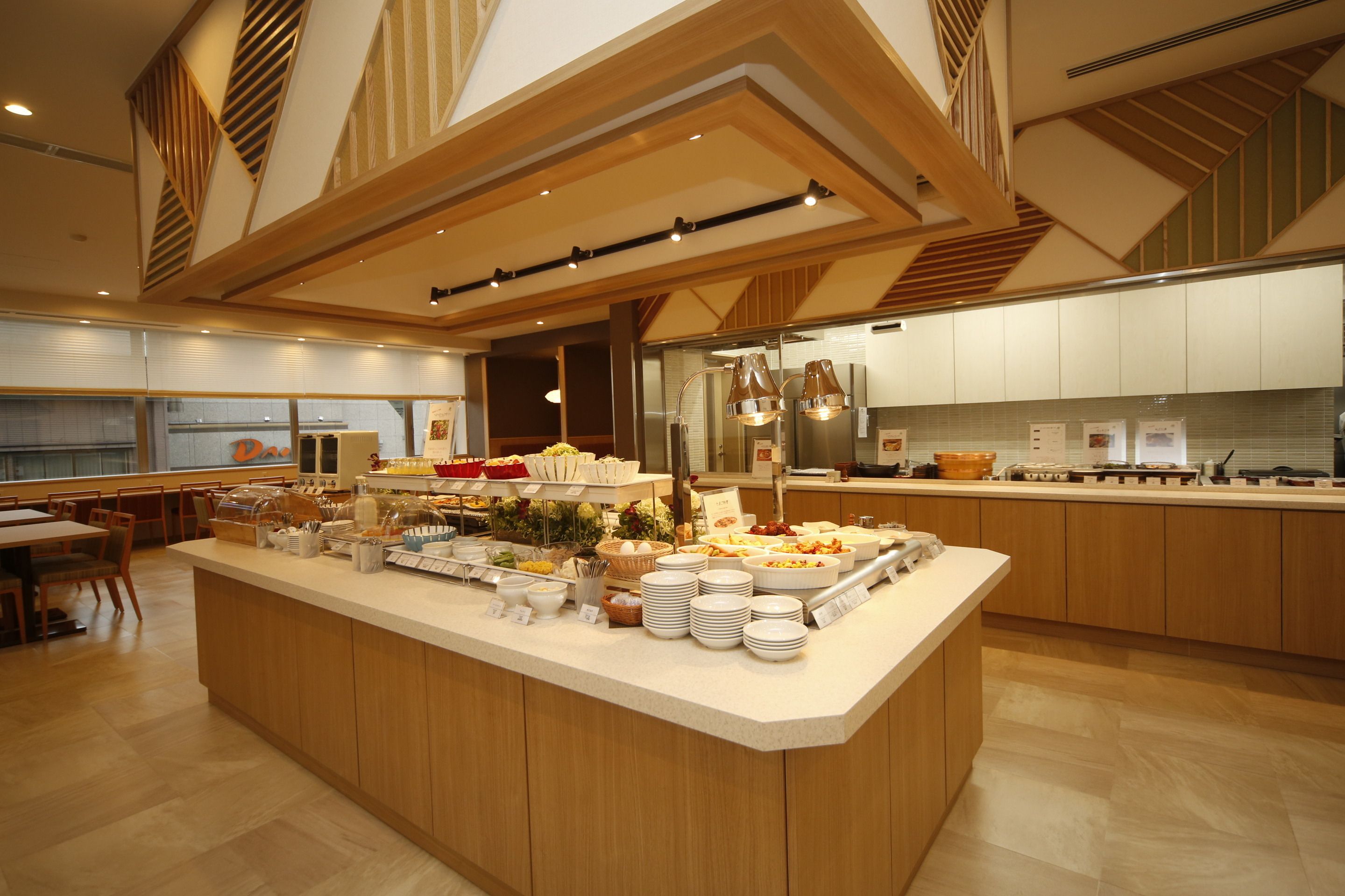 daily buffet breakfast (jpy 2000 per person)