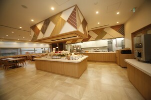 Daily buffet breakfast (JPY 2000 per person)