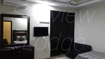 Minibar, soundproofing, iron/ironing board, free WiFi