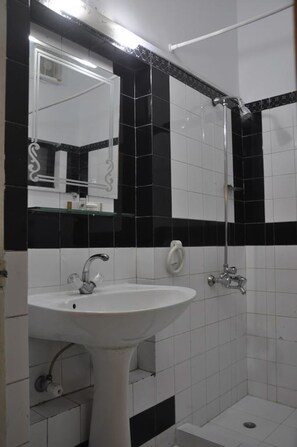 Bruser, brusehoved med spredningseffekt, gratis toiletartikler