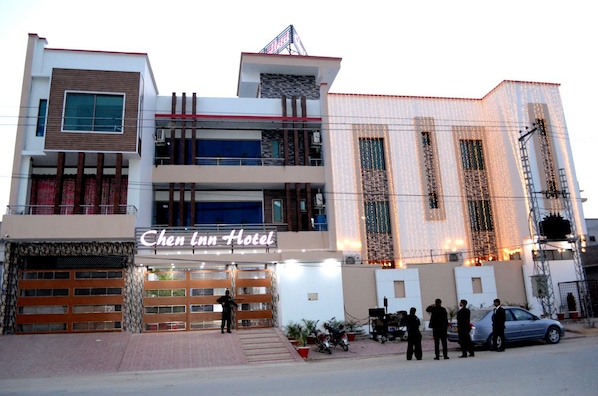Mặt tiền nơi lưu trú