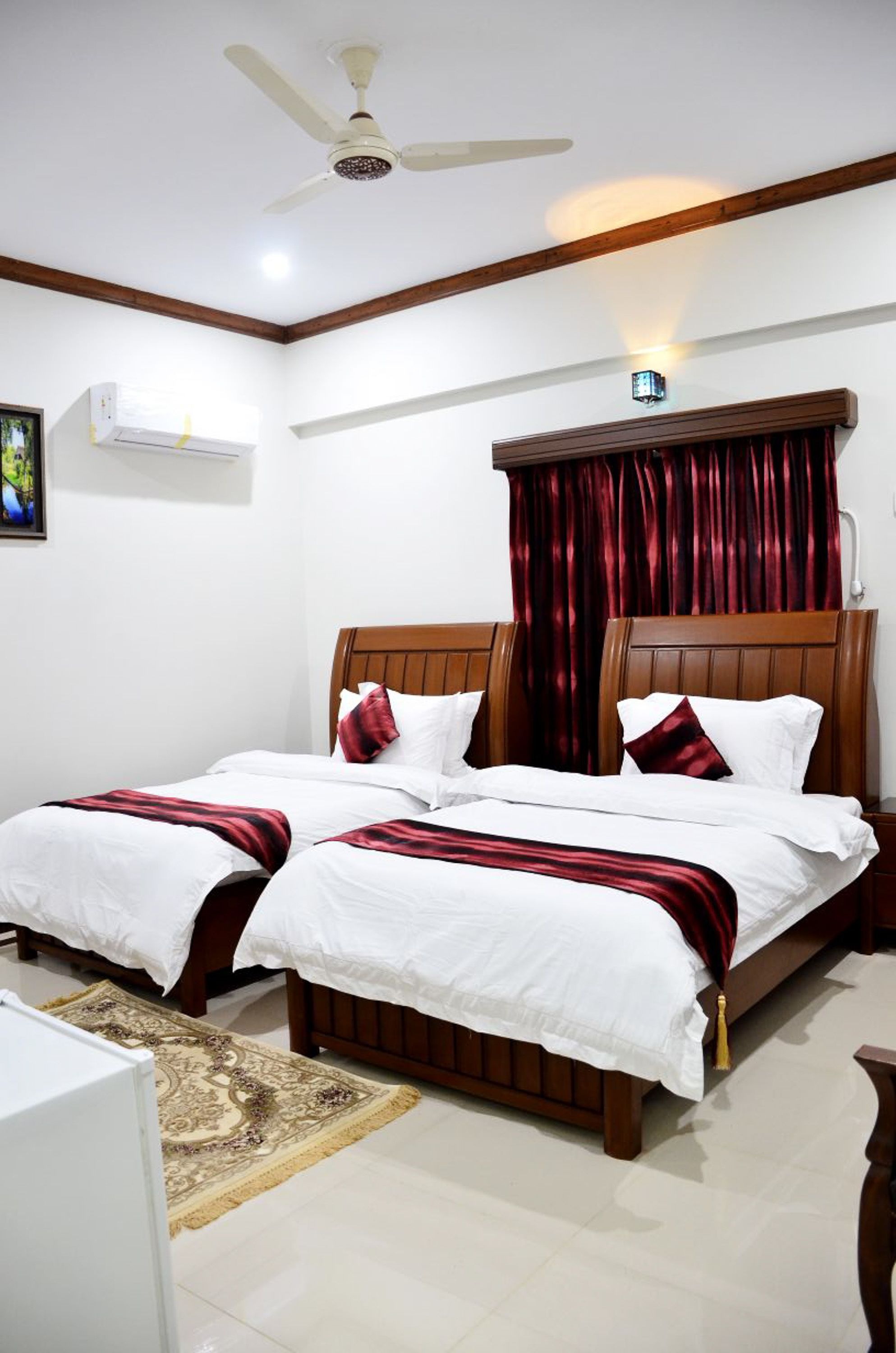 华丽双床房 | 迷你吧、客房内保险箱、折叠床/加床（额外收费）、免费 WiFi