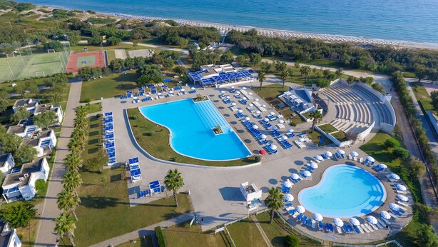 An aerial view of a resort with multiple swimming pools, sun loungers, and a beach area. - Futura Club Torre Rinalda (Lecce)