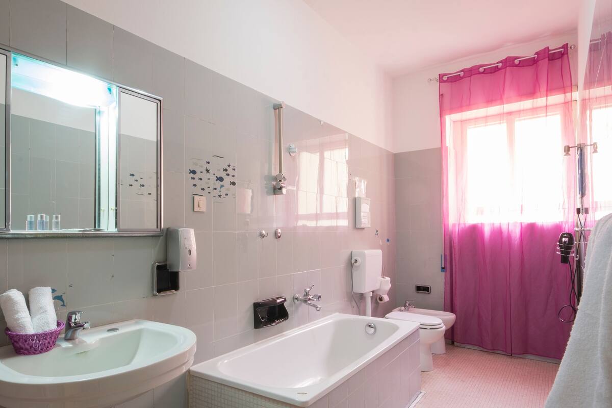 Bathroom amenities