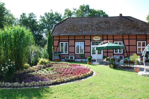 Dinner served, Regional cuisine - Misselhorner Hof (Südheide)