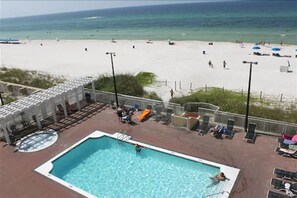 2 Außenpools, Liegestühle