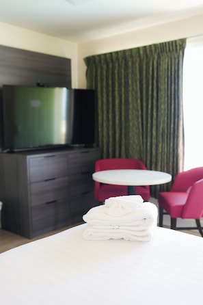 Single Room, 1 King Bed, Beach View