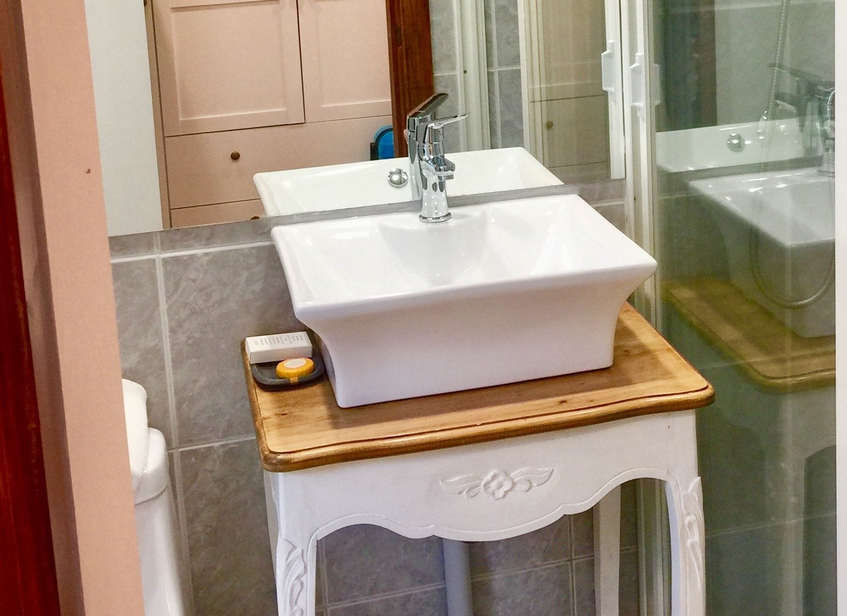 standard double room | bathroom | shower, free toiletries, hair dryer, towels