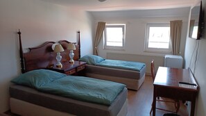 Dobbeltrom | Safe på rommet, skrivebord, wi-fi (inkludert) og sengetøy