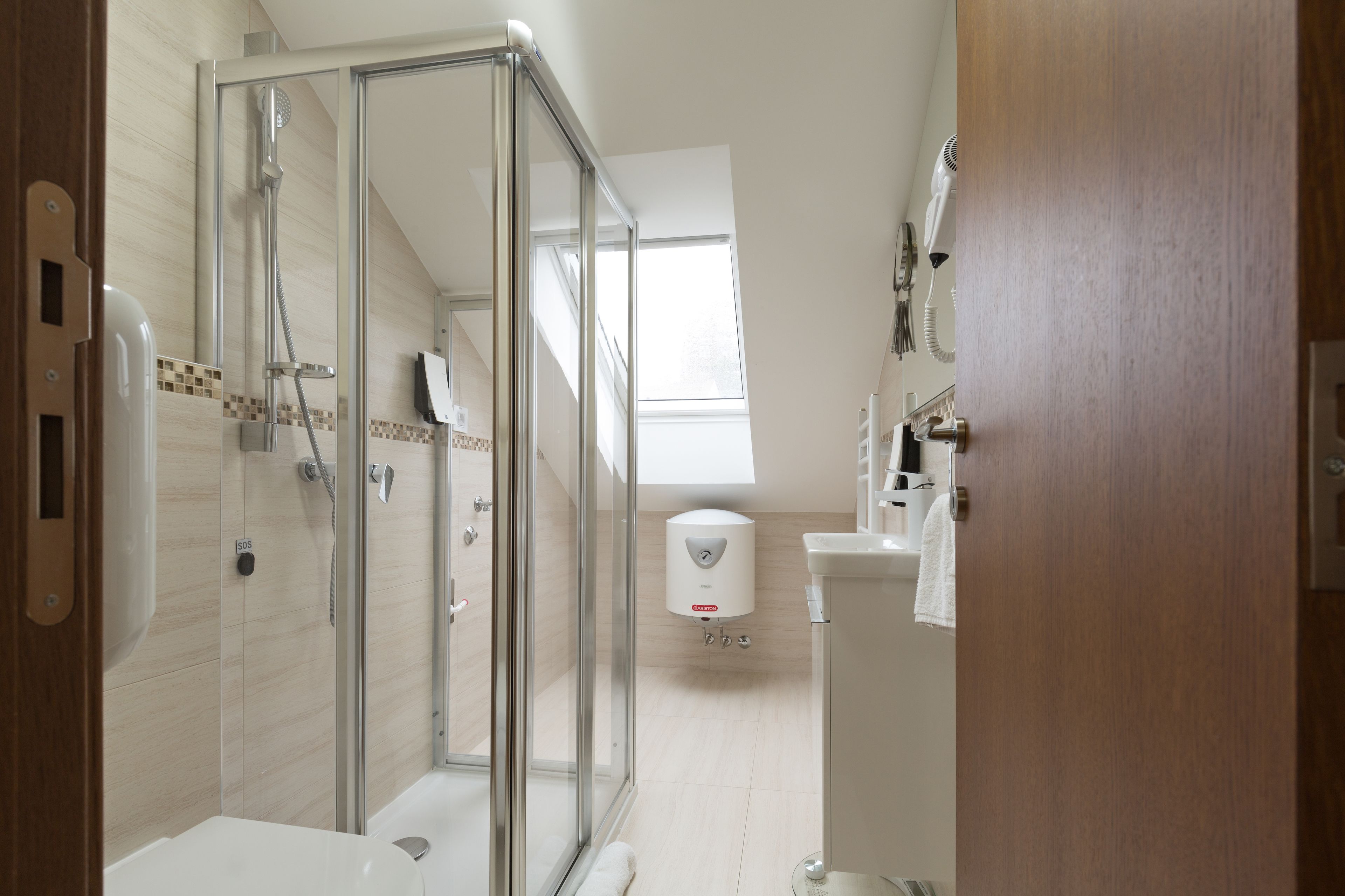 standard double room | bathroom | shower, free toiletries, hair dryer, slippers