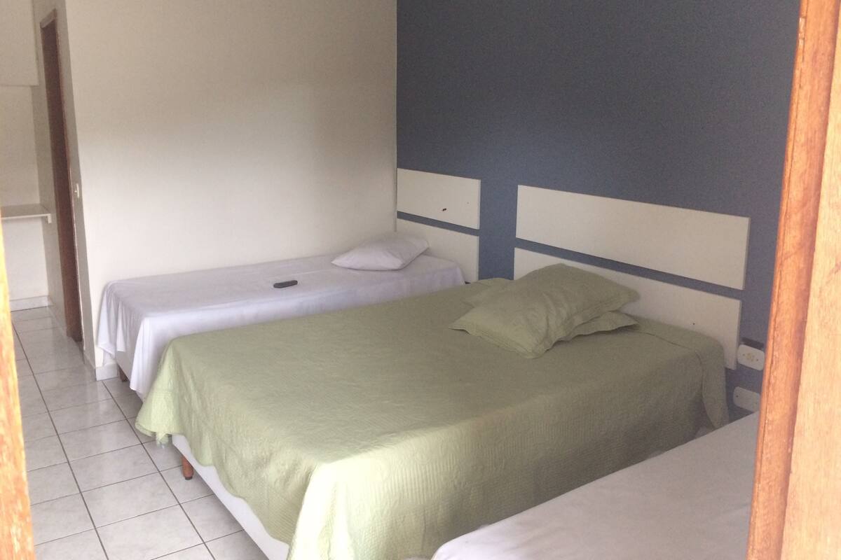 Habitación estándar | Cortinas opacas y ropa de cama