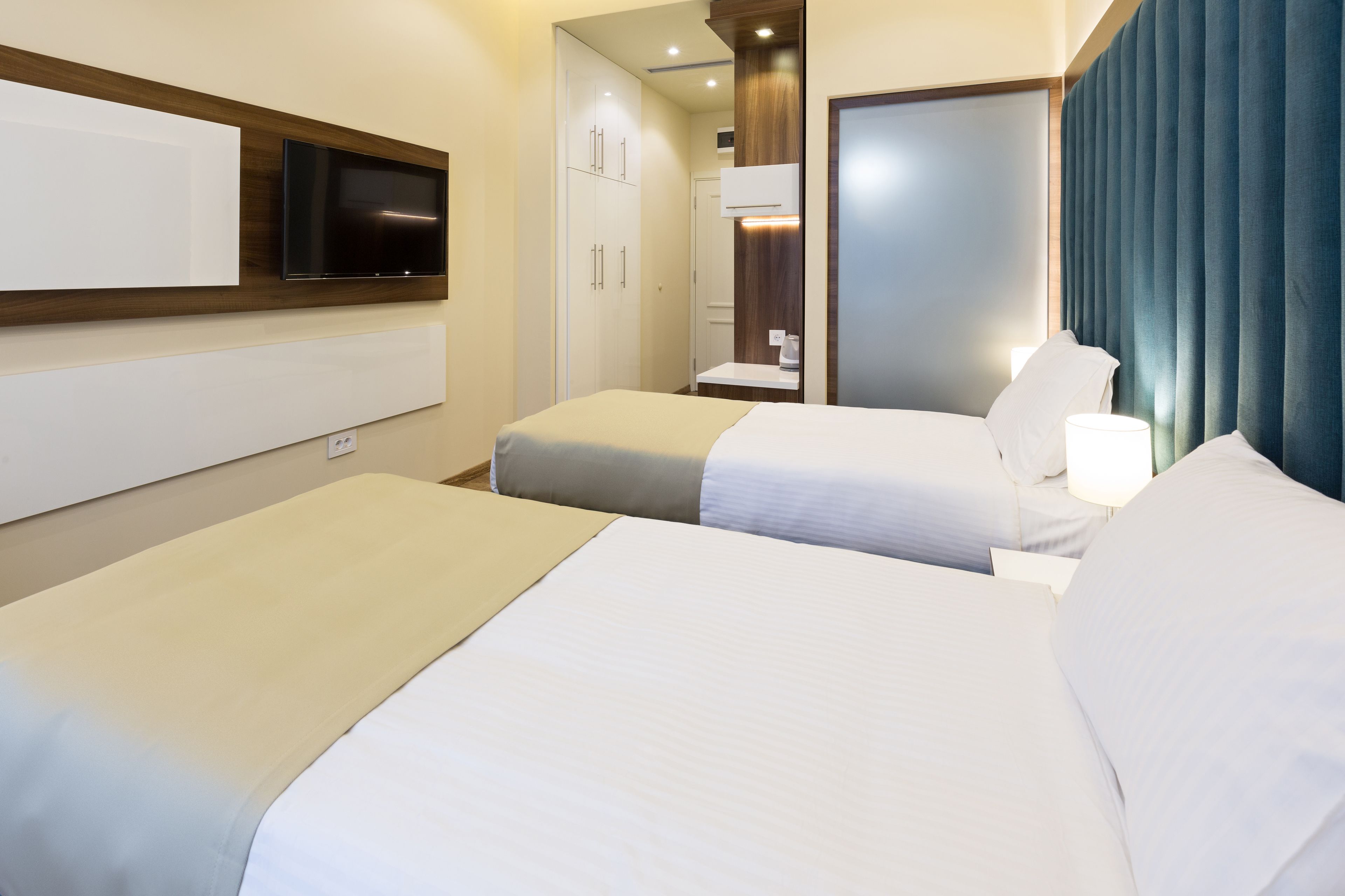 standard double or twin room | premium bedding, minibar, in-room safe, desk
