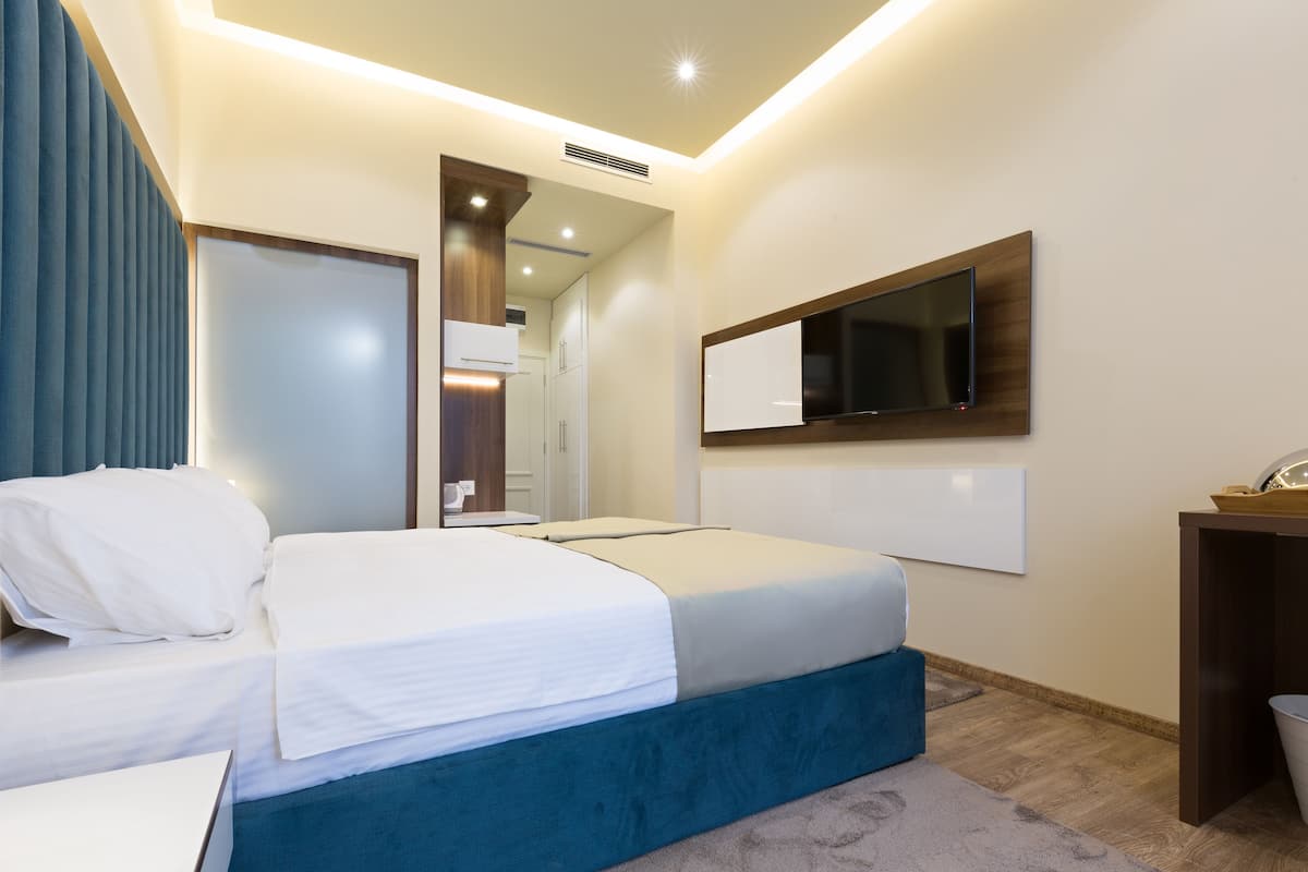 Premium bedding, minibar, in-room safe, desk