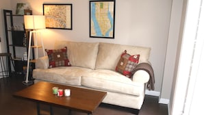 Unclassified image, 5 of 11, button - Fantastic 2BR Town Home (Toronto)