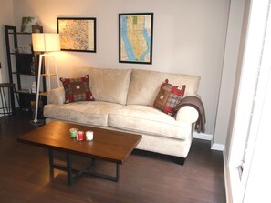 Condo | Living room | TV - Fantastic 2BR Town Home (Toronto)