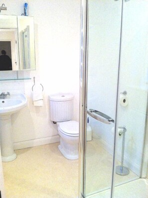 Bathroom - Kingsmills Cottages Cookstown (Cookstown)