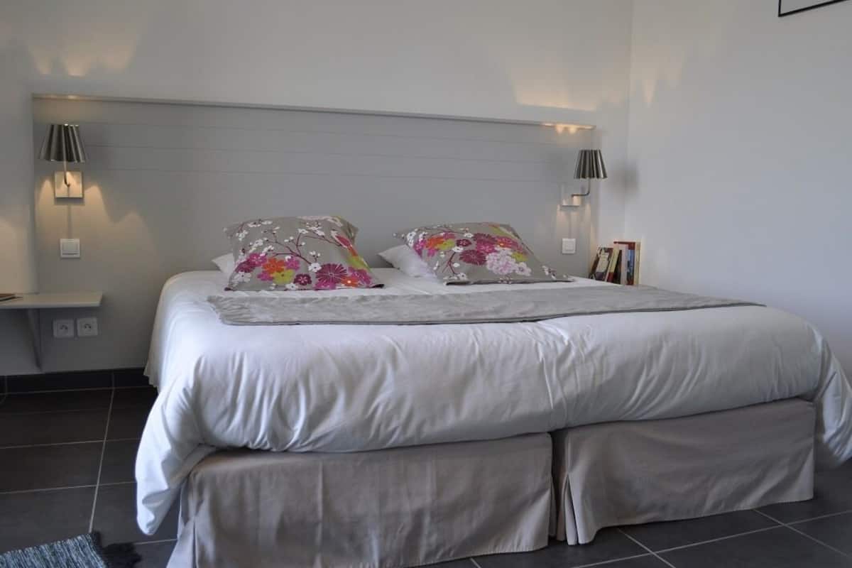 Chambre Double Supérieure, salle de bains attenante (Vue sur le Ventoux) | Wi-Fi