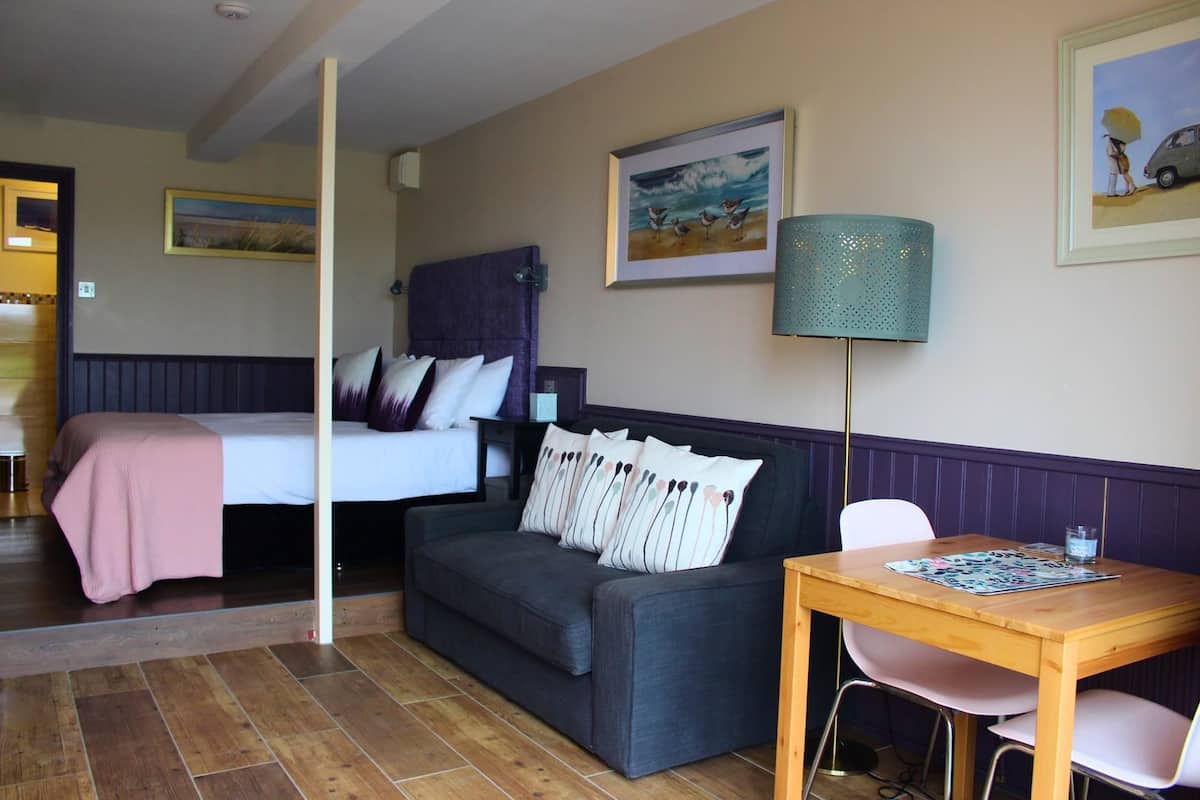 Luxe studio, uitzicht op zee (Purple) | Luxe beddengoed, individueel gedecoreerd, individueel gemeubileerd