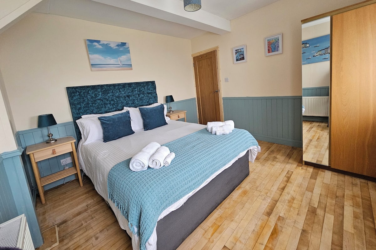 Apartment, 2 Bedrooms, Sea View (Stunning Apartment) | Premium bedding, individually decorated, individually furnished